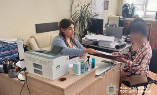 Ошукала роботодавця: поліція Дніпра викрила 27-річну зловмисницю