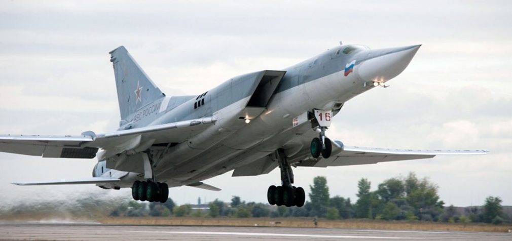 Українські військові дроном знищили російський бомбардувальник Ту-22М3