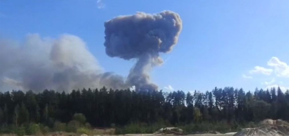 У Росії вибухнув один з найбільших складів боєприпасів: фото та відео