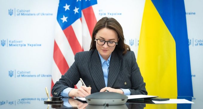 Україна підписала з США меморандум: інвестиції в копалини та відбудову вже на горизонті