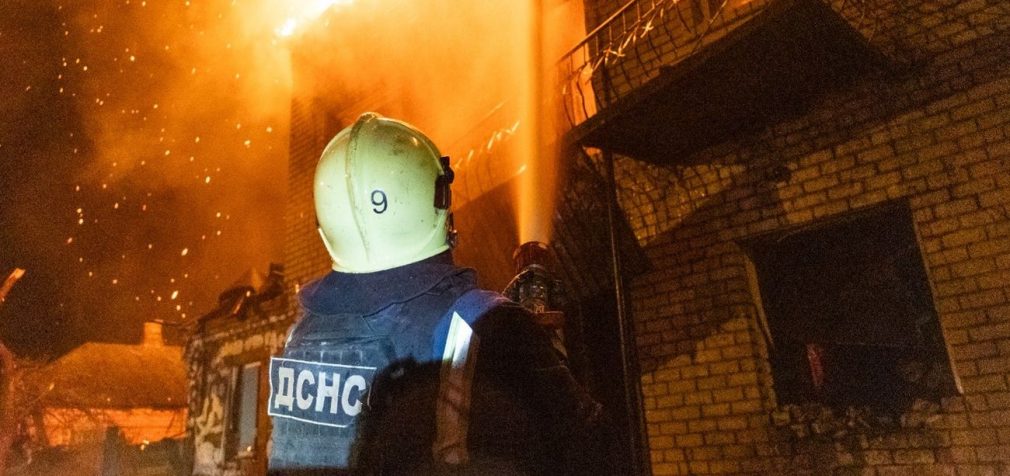 У Харкові – масштабні пожежі і руйнування через ворожий удар: ДСНС показала кадри з місця