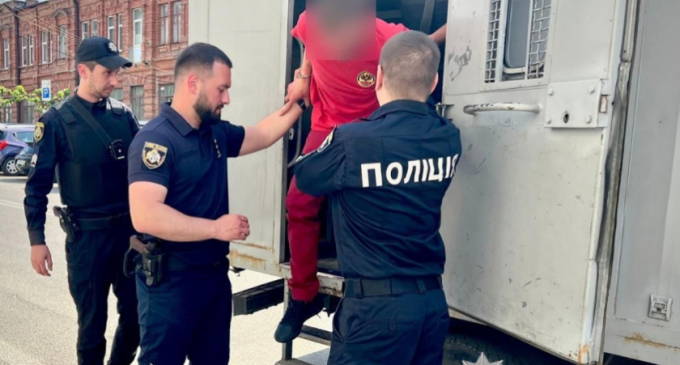 У Дніпрі затримали чоловіка за підозрою у нанесенні тяжких тілесних ушкоджень містянину