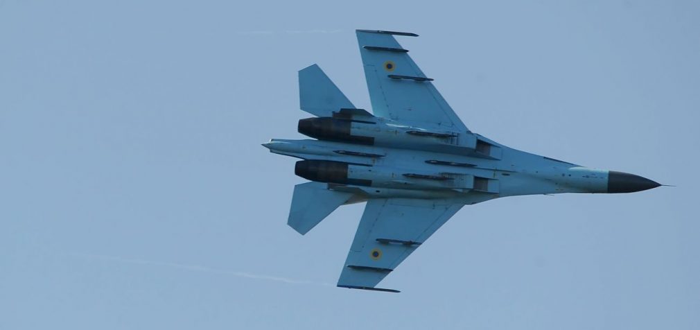 ЗСУ втратили Су-27 під час атаки дронів, пілот встиг врятуватись: деталі