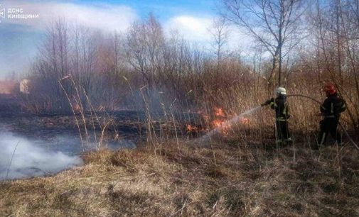 На Київщині загинули двоє людей під час спалювання трави