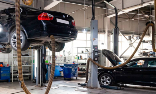 Замість техобслуговування – незаконний продаж чужих авто: запорізькі поліцейські викрили автомайстра-шахрая