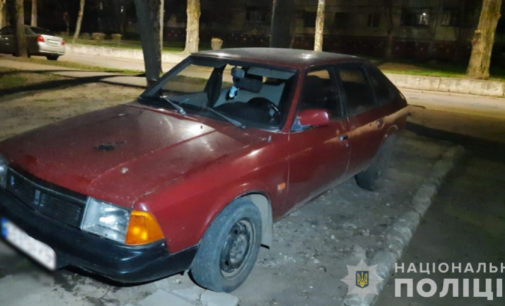 Відкрив стрілянину по автомобілю з людьми: у Покрові затримали зловмисника