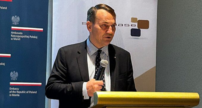 Сікорський розкритикував Дуду за слова про поступки України заради миру
