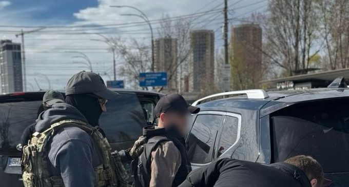 У Києві затримали посадовця РДА за вимагання хабарів у підприємців