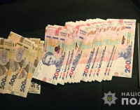 Накинувся на чоловіка біля банкомата: поліцейські Дніпра затримали підозрюваного у пограбуванні