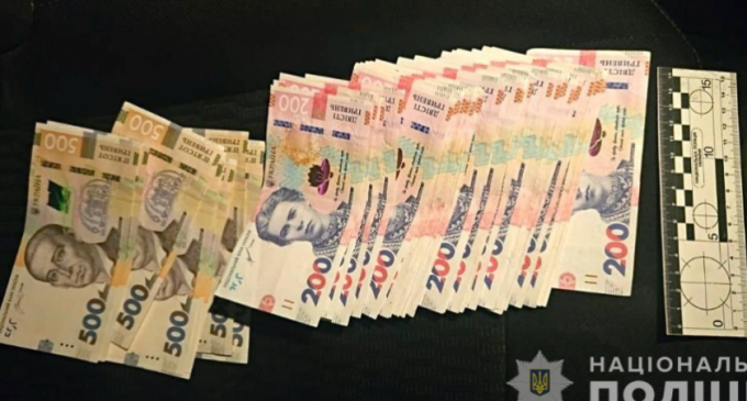 Накинувся на чоловіка біля банкомата: поліцейські Дніпра затримали підозрюваного у пограбуванні