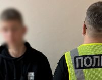 Підліткам, які побили військового у Києві, повідомили про підозру