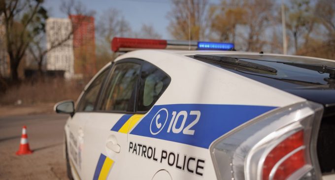 У Києві знайшли чоловіка з вогнепальним пораненням: поліція розслідує замах на вбивство