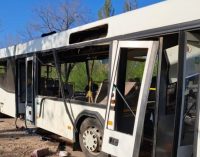 Ворог вдарив дроном-камікадзе по автобусу в Марганці: 9 загиблих та 30 поранених