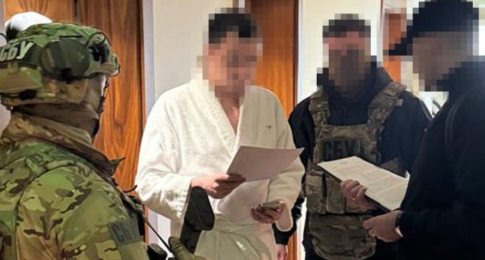 Заступника голови КМДА підозрюють у переправці чоловіків, правоохоронці повідомили деталі
