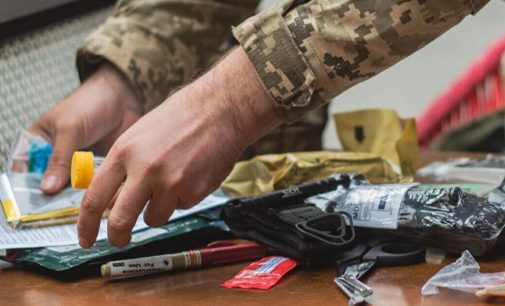 ДБР завершило розслідування щодо постачання ЗСУ неякісних аптечок на 18 млн грн