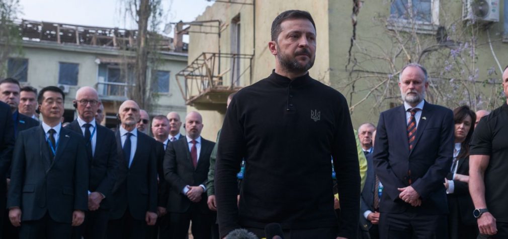 Зеленський може не встигнути на похорон Папи Римського: хто тоді представить Україну