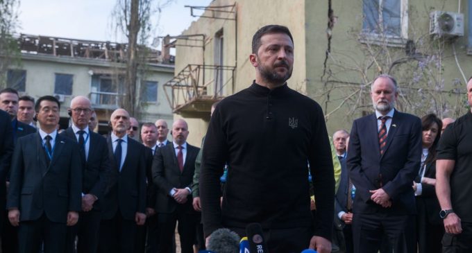 Зеленський може не встигнути на похорон Папи Римського: хто тоді представить Україну