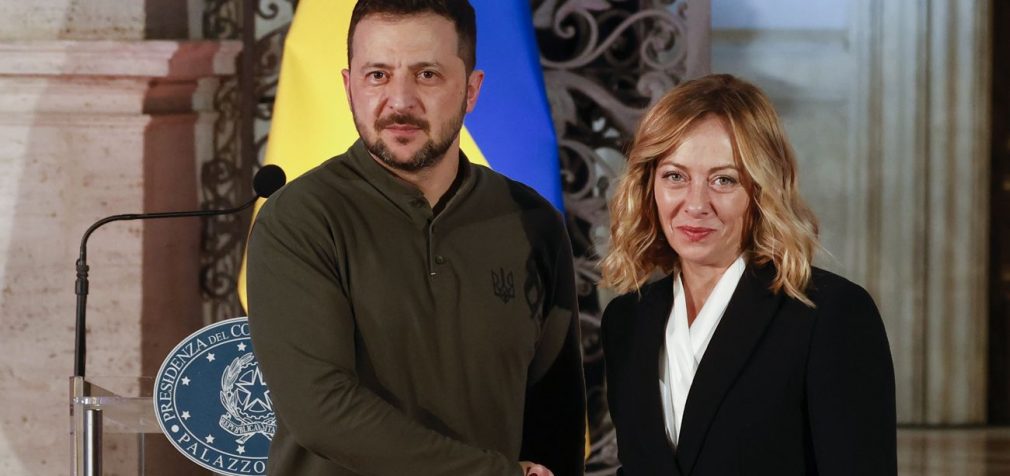 ЗМІ пишуть, що Київ пропонує саміт у Римі на тлі похорону Папи: що кажуть у Зеленського