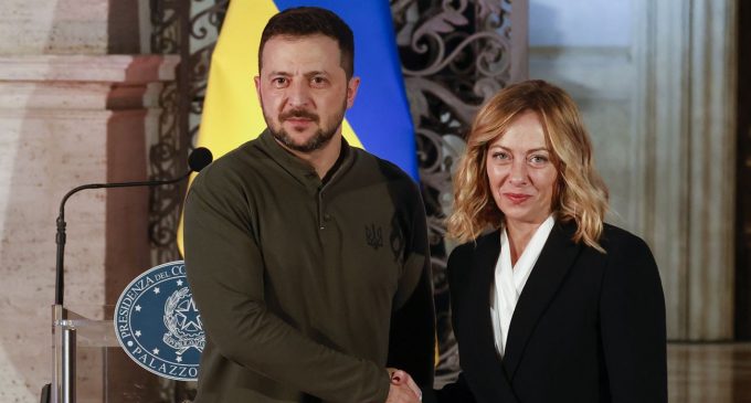 ЗМІ пишуть, що Київ пропонує саміт у Римі на тлі похорону Папи: що кажуть у Зеленського