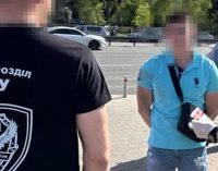 Правоохоронці викрили посадовця КМДА, який “торгував” дозволами на землю