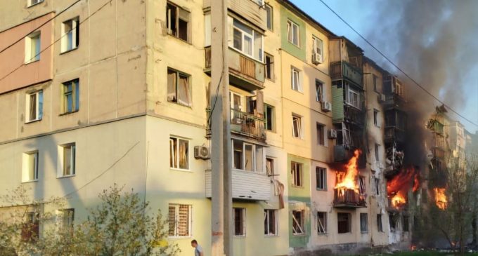 Атака на Павлоград: палає багатоповерхівка, загинули люди, багато постраждалих