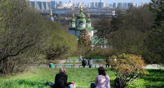 Заморозки ще тримаються: коли в Україні нарешті потеплішає