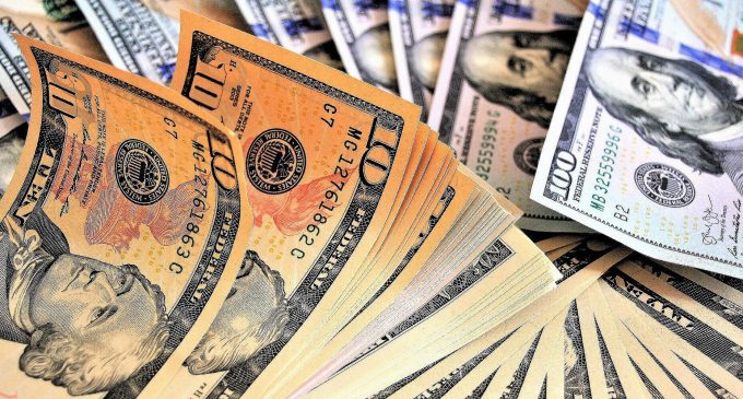 Долар на найнижчому рівні за три роки: ринки реагують на дії Трампа