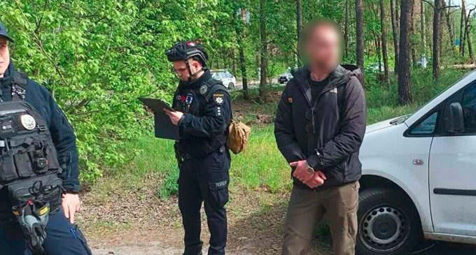 У Харкові чоловік погрожував ножем співробітнику ТЦК: що сталося