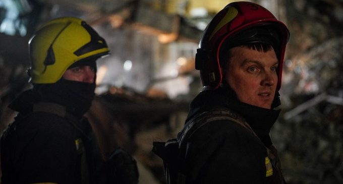 В Одесі пожежі після масованої атаки дронів: пошкоджені будинки і навчальний заклад
