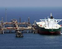 Bloomberg: Підсанкційні російські танкери відновили постачання нафти