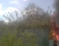 У Запоріжжі патрульні разом із вогнеборцями врятували чоловіка з палаючого будинку