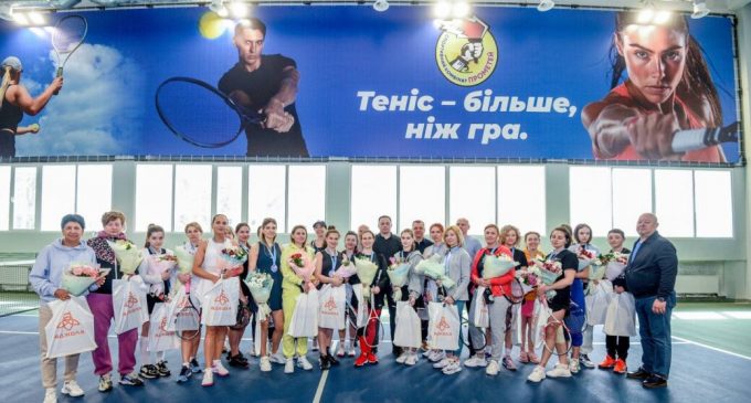 У Камʼянському провели перший аматорський жіночий турнір з тенісу “Принцеси весни”
