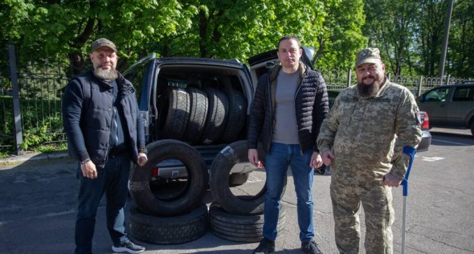 Бійці 25-ї окремої повітрянодесантної Січеславської бригади отримали від Камʼянського гуму для лафета