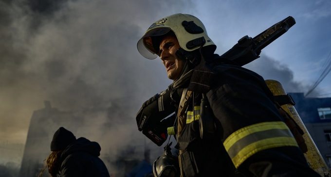 Руйнування та постраждалі: у Києві ліквідували наслідки повітряної атаки (фото)