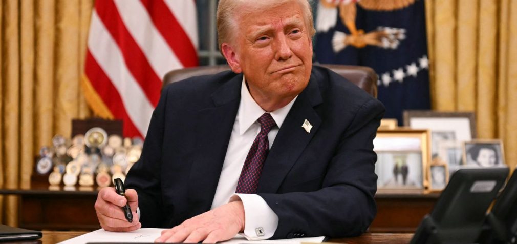 Трамп загалом підняв мита для Китаю до 145%. Білий дім пояснив, як це сталося