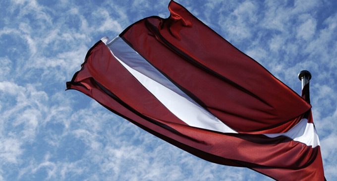 Жителі Латвії стали менше допомагати фінансово Україні та біженцям – опитування