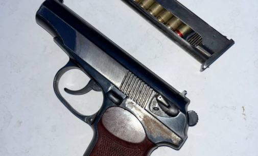 Патрульні Дніпра виявили пʼяного чоловіка з пістолетом у Чечелівському районі