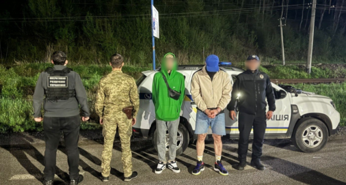 Намагалися втекти від правоохоронців: поблизу кордону зі Словаччиною затримали переправника і його «клієнта»