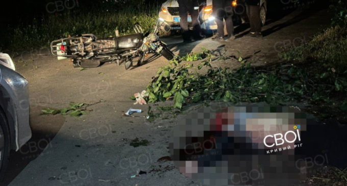 У Кривому Розі мотоцикліст врізався в стовп та загинув: подробиці ДТП