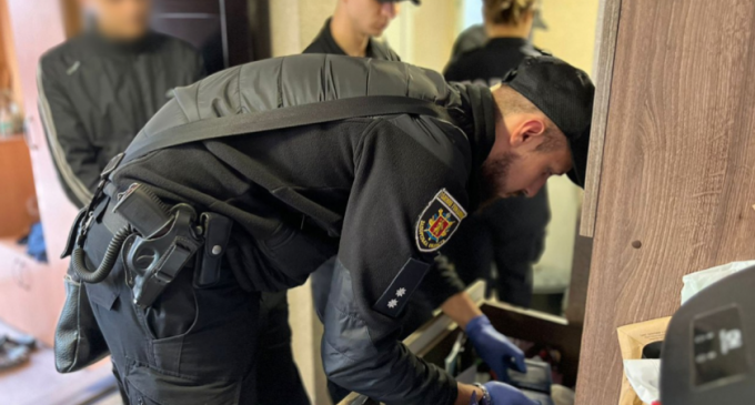 У Запорізькій області поліція вилучила в чоловіка зброю та понад 340 патронів