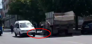 Тікав від ТЦК та потрапив під колеса машини: на житловому масиві Тополя-3 у Дніпрі сталася ДТП