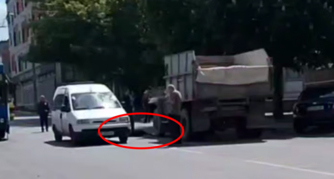 Тікав від ТЦК та потрапив під колеса машини: на житловому масиві Тополя-3 у Дніпрі сталася ДТП