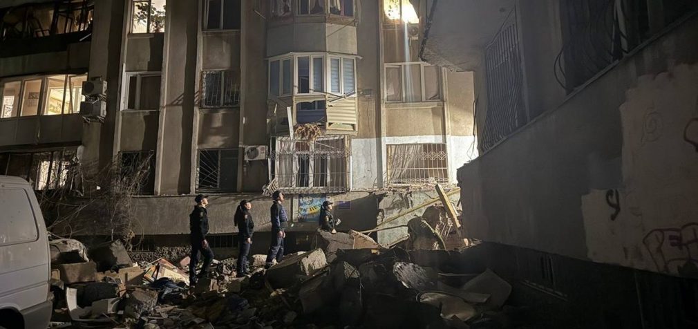 Показано наслідки обстрілу Одеси: є жертви і поранені, пошкоджені багатоповерхівки і школа