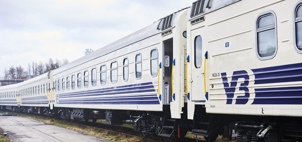“Укрзалізниця” зупинила рух на маршруті через Карпати: в чому причина