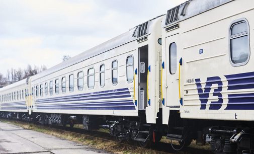 “Укрзалізниця” зупинила рух на маршруті через Карпати: в чому причина