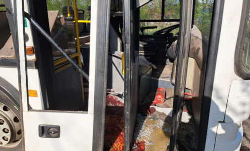 Ворожа атака по автобусу в Марганці 23 квітня: у лікарні помер 59-річний чоловік