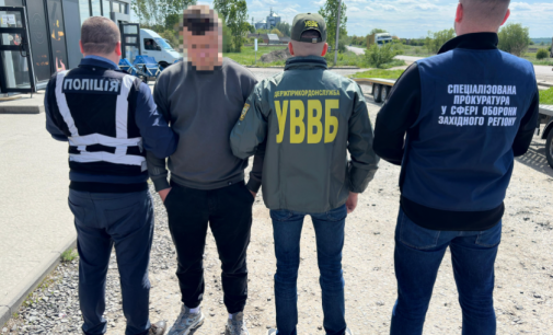 8 років тюрми за хабар прикордонникам: на Львівщині затримали ще одного ухилянта