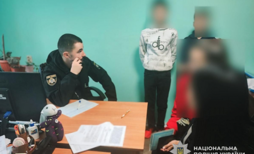Поліцейські Дніпра встановили підлітків, які влаштували небезпечні «розваги» на електропотязі