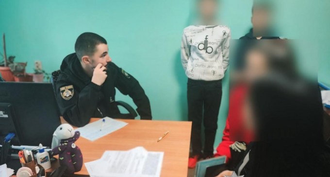 Поліцейські Дніпра встановили підлітків, які влаштували небезпечні «розваги» на електропотязі