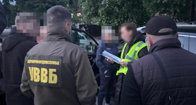 Вчителька географії організувала схему переправлення осіб через кордон: подробиці
